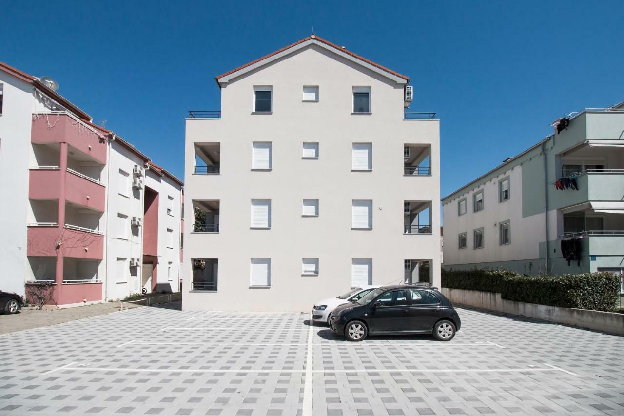 Apartment Hera With Balcony And Free Parking Задар Екстериор снимка