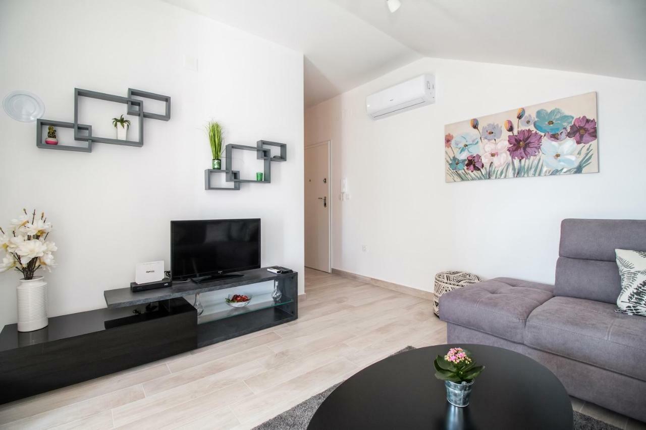 Apartment Hera With Balcony And Free Parking Задар Екстериор снимка