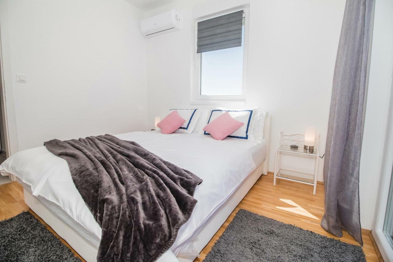 Apartment Hera With Balcony And Free Parking Задар Екстериор снимка