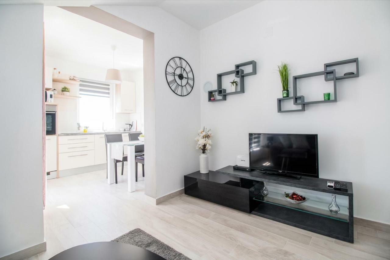 Apartment Hera With Balcony And Free Parking Задар Екстериор снимка