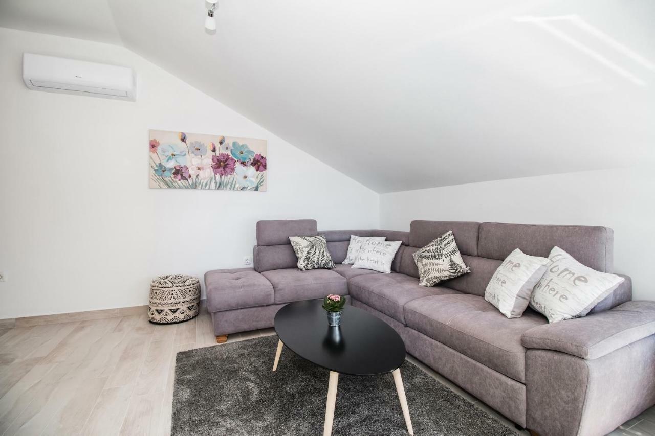 Apartment Hera With Balcony And Free Parking Задар Екстериор снимка