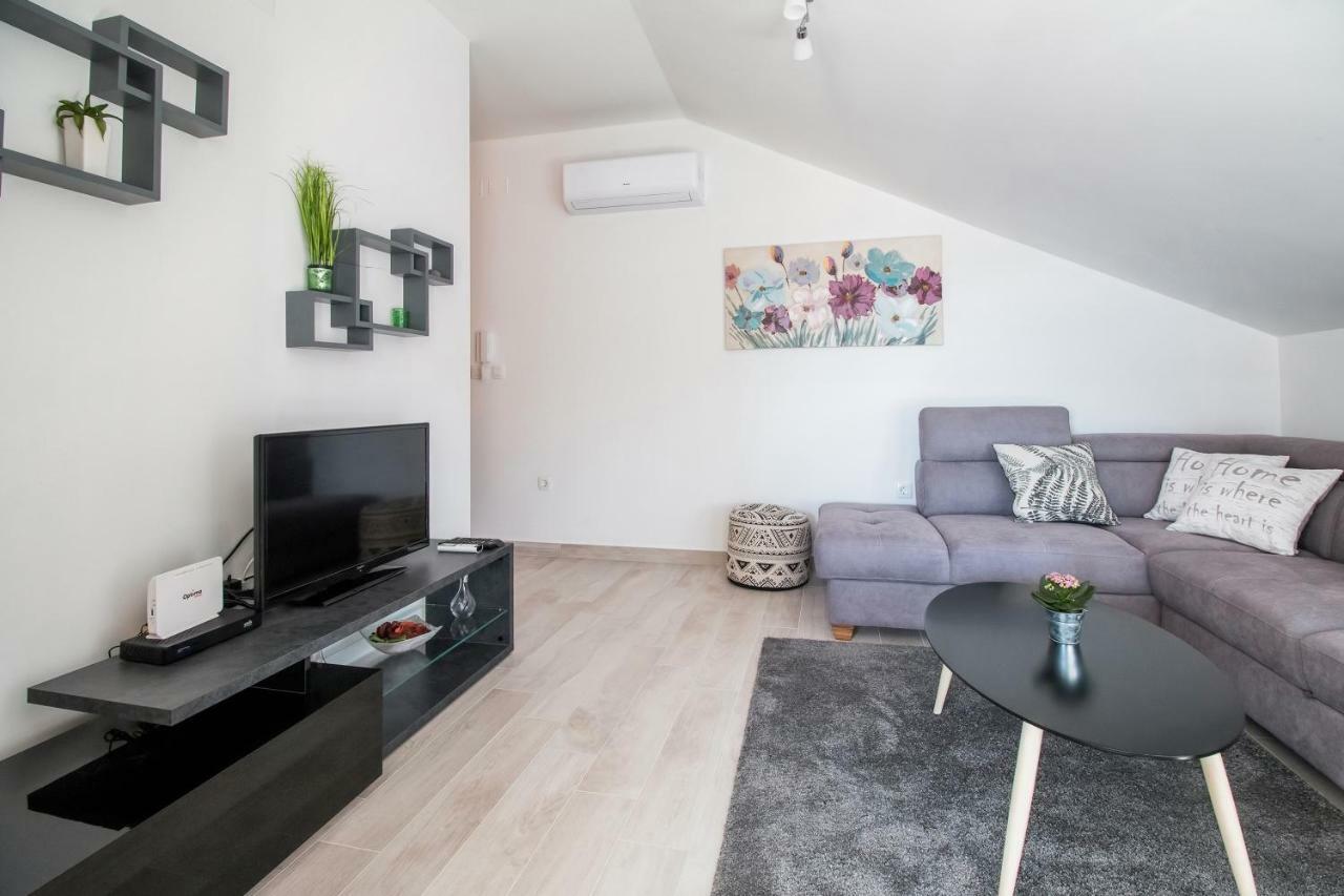 Apartment Hera With Balcony And Free Parking Задар Екстериор снимка